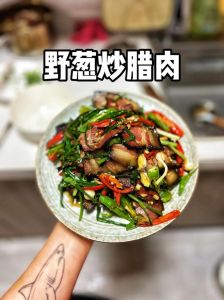 大葱炒腊肉的做法_腊肉炒豆瓣酱，香辣入味家常菜