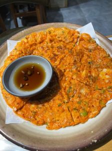 泡菜饼的做法_香脆软糯，酸辣可口！