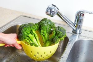 洗西兰花时为什么隔水_西兰花隔水洗能除虫卵农药