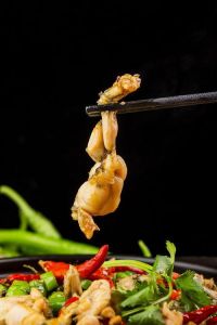 牛蛙煮久了会老吗_麻辣水煮牛蛙，鲜香不柴做法