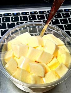 芒果山楂拌奶豆腐的做法_自制芒果山楂奶豆腐，无糖美味！