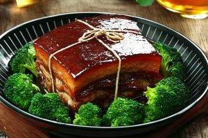 东坡肉属于扣肉的一种_传承百年的苏东坡流放美食