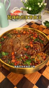 简易版酸辣粉的做法_自制酸辣粉，灵魂调料汤底，酸爽过瘾！