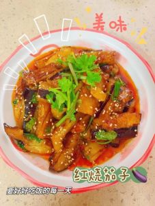 炒茄子的家常做法_家常美味茄子，鲜嫩不吸油，做法简单