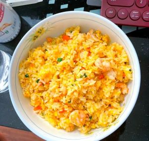 黄金蛋炒饭的做法_黄金蛋炒饭，家常美味，暖心回忆！