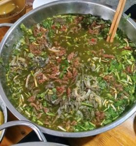 牛瘪火锅是贵州哪里的特色_闻着臭吃着香，待客上品！