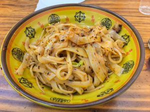 甘肃人的招牌菜_牛肉面饸饹面手抓羊肉，风味独特！