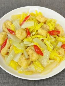 素炒白菜的做法_家常素炒白菜，脆嫩可口做法分享