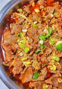 家常水煮牛肉的做法_麻辣鲜香嫩滑多汁
