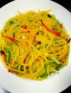 炝土豆丝家常做法_家常爽口菜，酸辣开胃做法