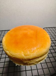 轻奶酪蛋糕的做法_防粘秘诀与打发技巧