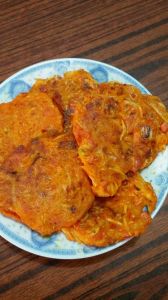 正宗韩国泡菜饼的做法_韩式泡菜饼，香脆可口，在家轻松做！