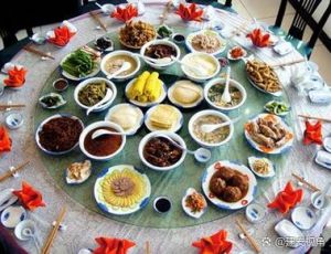 陕西八大碗都有什么菜_陕西经典美食，荤素搭配，口味丰富！