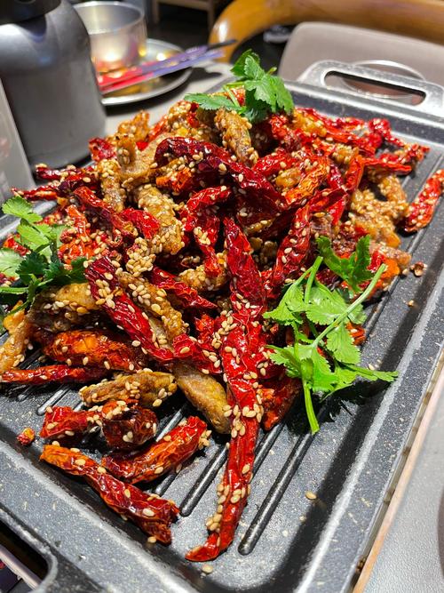 川菜不辣的代表名菜_跷脚牛肉蹄花汤甜皮鸭等，鲜香美味！