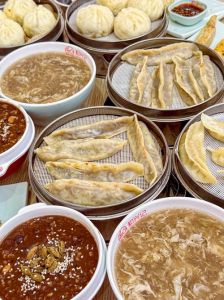 徐州市十大特色小吃_地锅鸡饣它汤烧烤把子肉蜜三刀烙馍馓子米线，历史市井风味