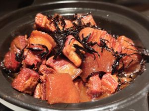 徽菜偏什么口味_安徽特色菜，咸鲜浓香，臭鳜鱼等经典菜肴，文化与酒香相得益彰