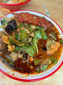 陕西家常菜_蒸盆子葫芦鸡等特色，家常菜暖心暖胃