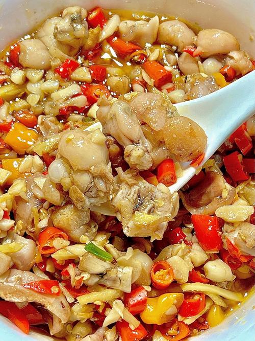 湖南正宗湘菜100例_湘菜香辣鲜，剁椒鱼头美
