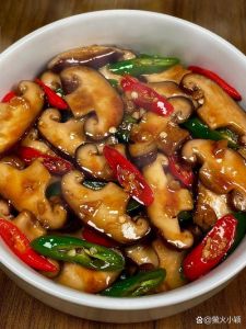 炒香菇用焯水吗_炒香菇要不要焯水？看口味和菜式灵活选！