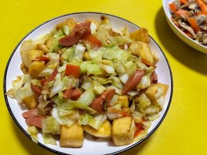 炒死面馒头丁的超级做法_家常炒馒头丁，简单美味，现炒现吃最香！