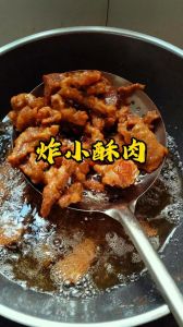 炸小酥肉做法_腌好肉 裹面糊 炸酥脆 小酥肉