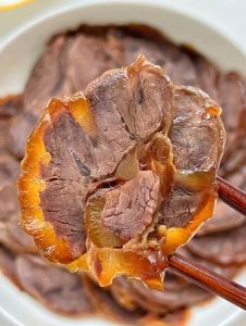 家常卤牛肉正宗做法_自制卤牛肉，香浓暖胃，回味无穷！