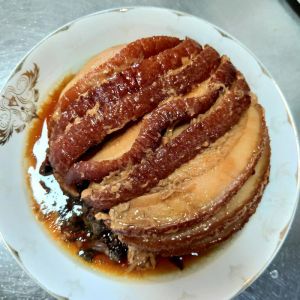 梅干菜扣肉家常做法_肥而不腻家常味