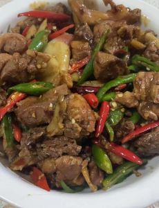 酸姜炒鸭肉的做法大全_啤酒炖制香醇可口