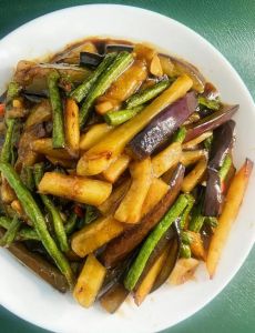 老版地三鲜都是什么食材_茄子土豆青椒的东北家常味