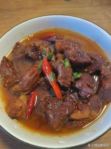 家常红烧牛肉怎么做才又烂又嫩_鲜红微黏炖牛肉，慢火耐心品生活