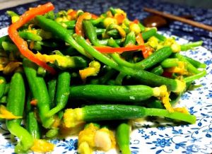 魔鬼的美人：爆炒小黄瓜的独特做法与食材魅力探秘