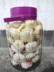 腌甜酸蒜头的家常做法_腌甜酸蒜头，糖醋比决定味，自制美味分享