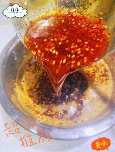 炸花椒油的正确做法_选好花椒控油温，做香浓椒油有诀窍