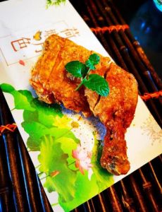 香酥炸鸡腿做法_腌料裹粉炸出黄金脆