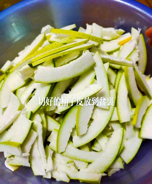 江西柚子皮腌制的正宗做法_江西腌柚子皮,清洗去涩入味,简单易学! 江西柚子皮腌制的正宗做法_江西腌柚子皮,清洗去涩入味,简单易学!