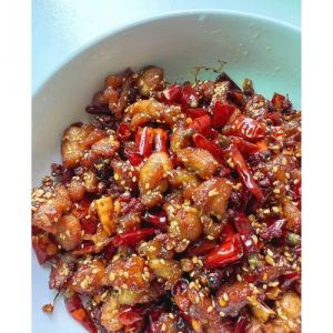 干煸辣子鸡丁的做法_干煸辣子鸡丁，外脆内嫩，鲜香下饭！