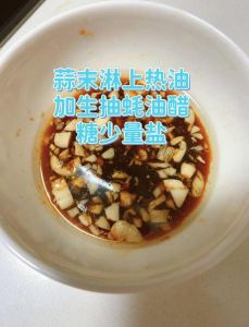 油菜焯水的正确方法_焯好水大火快炒，蒜蓉最提味！