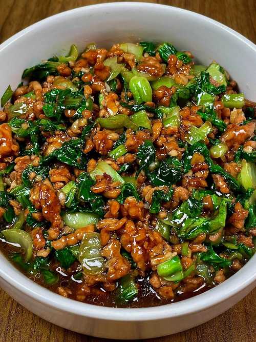 白灼小油菜的家常做法_小油菜清洗去农药,焯水加盐油,调味汁蒸鱼豉油蚝油,葱姜丝淋热油增香 白灼小油菜的家常做法_小油菜清洗去农药,焯水加盐油,调味汁蒸鱼豉油蚝油,葱姜丝淋热油增香