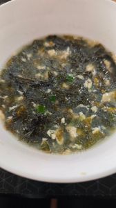 紫菜蛋花汤做法_家常紫菜蛋花汤，暖心又暖胃