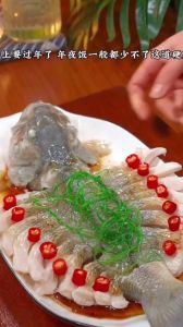 清蒸鳌花鱼家常做法_活鱼处理腌制蒸制出锅步骤