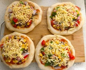 披萨饼怎么做家庭做法_玉米面粉披萨做法，烤箱技巧与快捷版