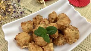 炸虾丸子的家常做法_新鲜虾做Q弹炸虾丸子，脆美易学