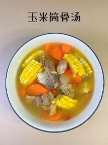 玉米筒子骨汤的做法大全_冷水焯骨，热水慢炖，煲出鲜美筒子骨汤