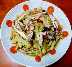 舟山花菜蟹骨浆做法_舟山花菜蟹骨浆，海鲜蔬菜鲜又香！