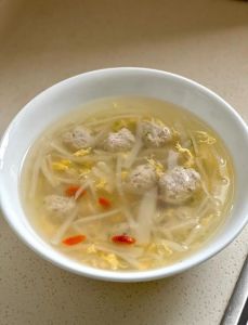 小肉丸汤的家常做法_冬瓜小肉丸汤，鲜嫩清爽不腻