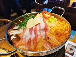 正宗部队的做法火锅_微辣甜酱配高汤，食材自由混搭！