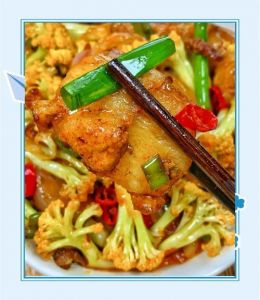 花菜炒肉片的做法步骤_家常花菜炒肉片，脆嫩可口做法
