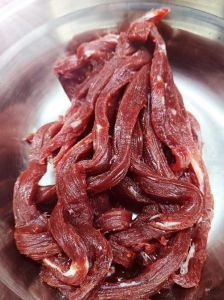 手工制作猪肉干方法_低温慢烘猪肉干，口感佳，做法详解