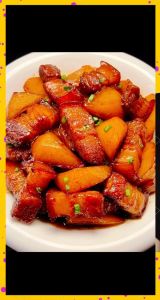 肉烧土豆的家常做法_红烧肉配小土豆，香糯不腻味道好！