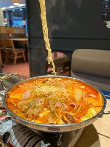 韩国部队火锅起源_源自苦难的韩式美食象征